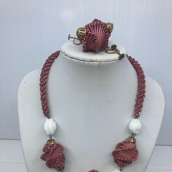 Vtg '40 RARE MIRIAM HASKELL raffia straw milk glass rockabilly necklace set - Picture 3 of 3